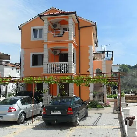 Brksi Apartment *